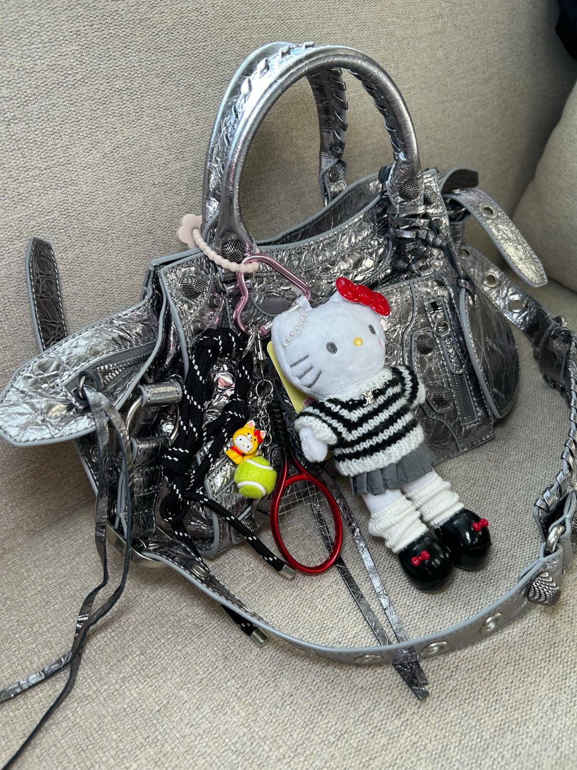 (32) 👕🖤롱다리 키티  스트라이프 니트 프레피 커스텀 키링 상품이미지4