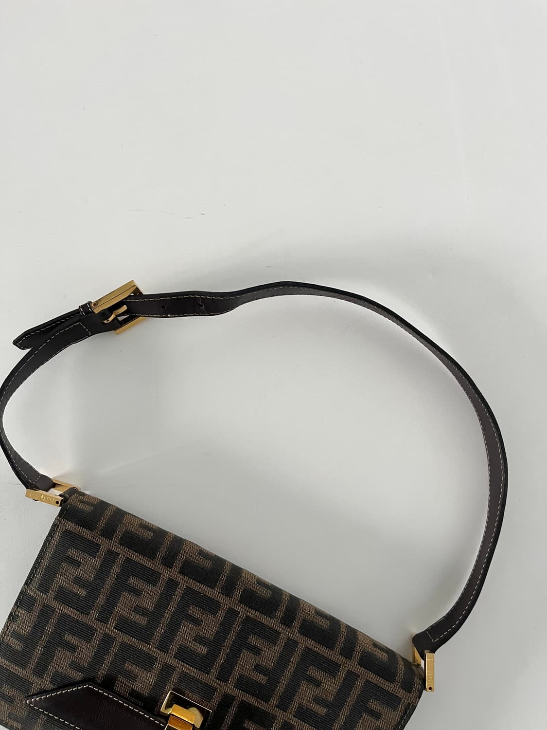 FENDI 펜디 FF 자카드 주카 로고 바게트 숄더백 상품이미지3