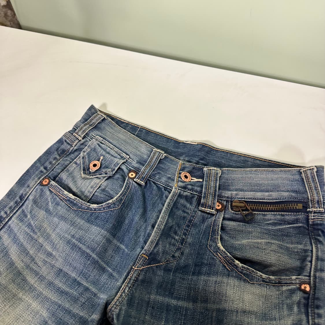30 M 리바이스522 중청워시드 카보라배색 버튼플라이 데님팬츠 상품이미지5
