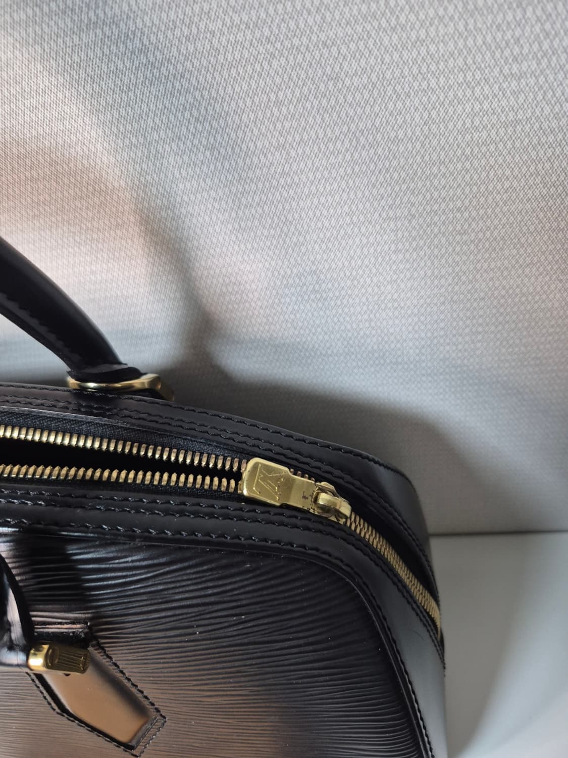 루이비통 정품 블랙 에피 에삐 레더 자스민 토트백 싸게 팝니다  상품이미지3