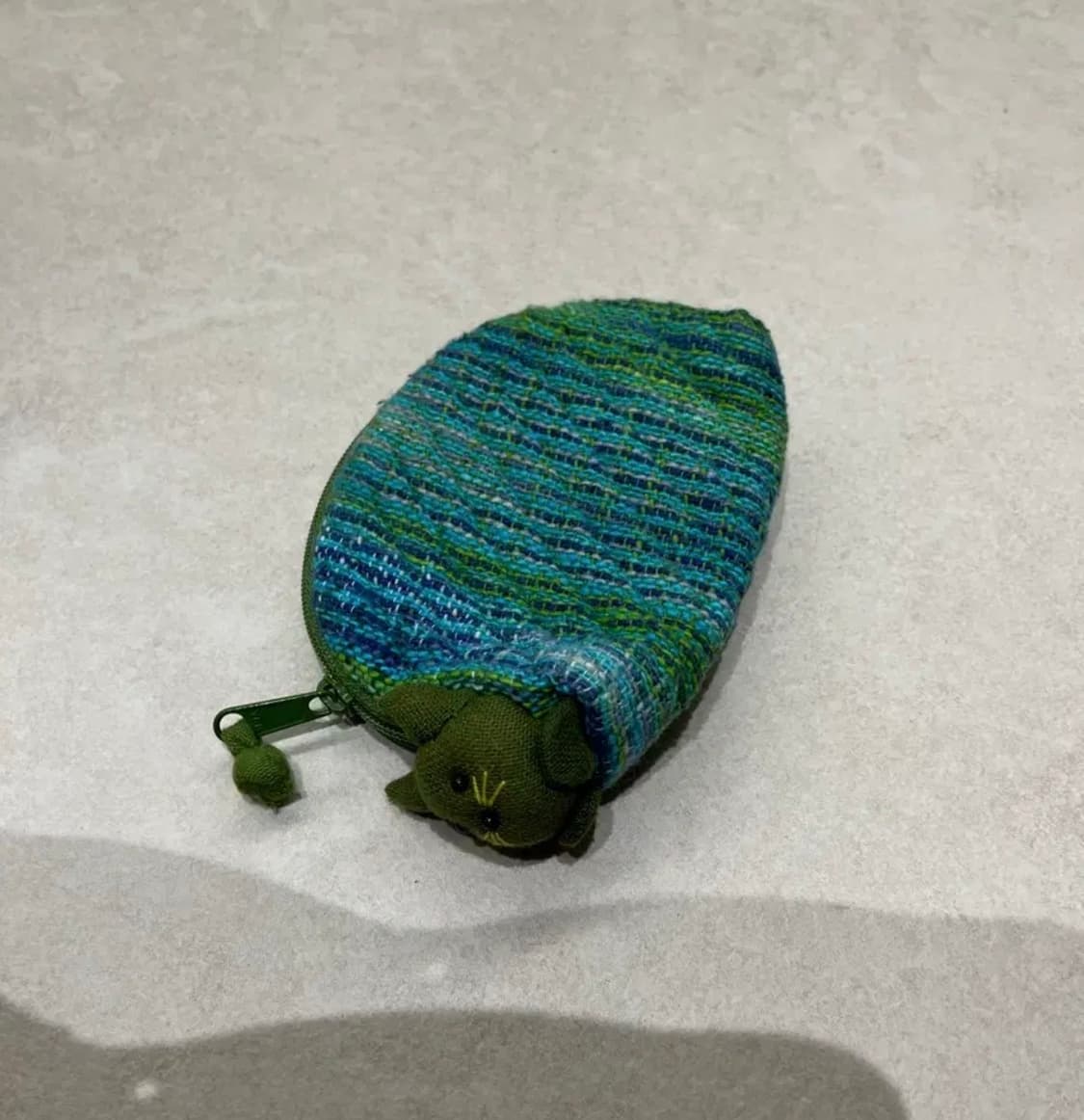 바니버로우 에메랄드 빛 호수 고양이지갑 상품이미지2