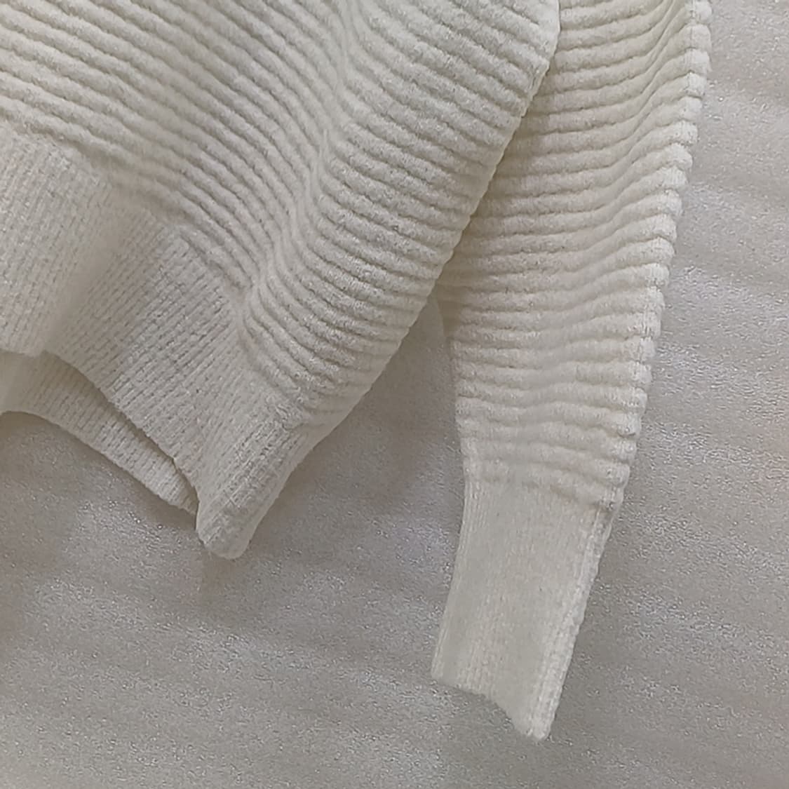 이로 라운드 니트 살짝도톰 오버루즈핏 여성 F 약간숏 사랑봉봉 상품이미지4