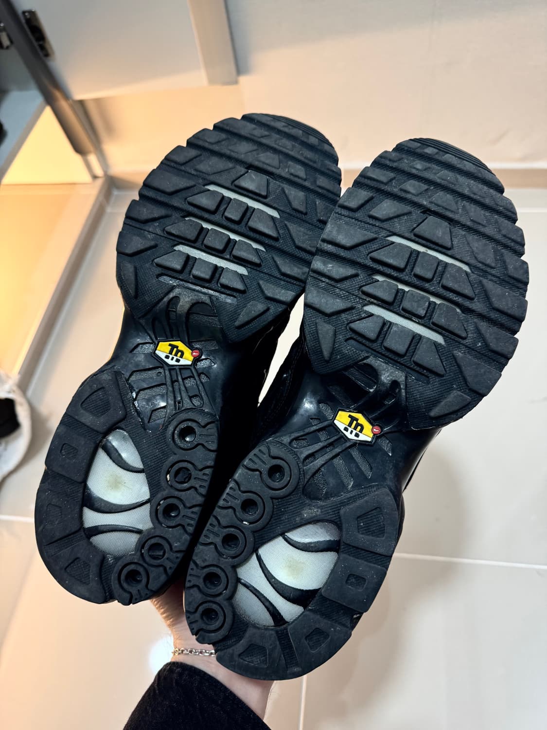 나이키 에어맥스 플러스 블랙 280 팝니다 상품이미지3