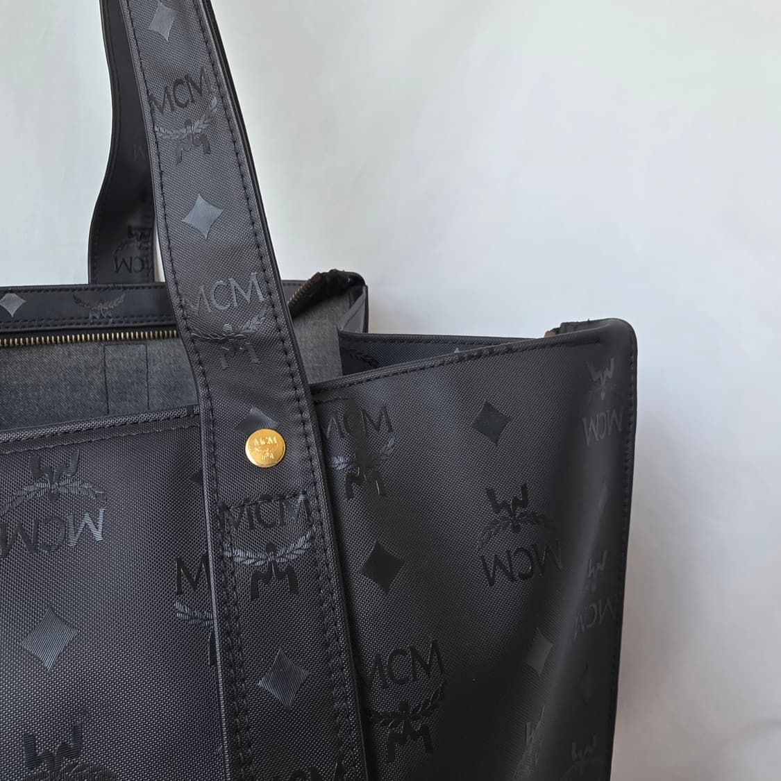 [정품 MCM] 엠씨엠 비세토스 PVC 쇼퍼백 숄더백 여행용가방 남녀공용 상품이미지4