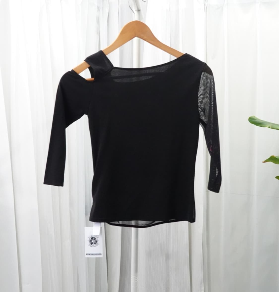 언발란스 메쉬 로즈 패턴 슬림 티셔츠 1889 
 상품이미지3