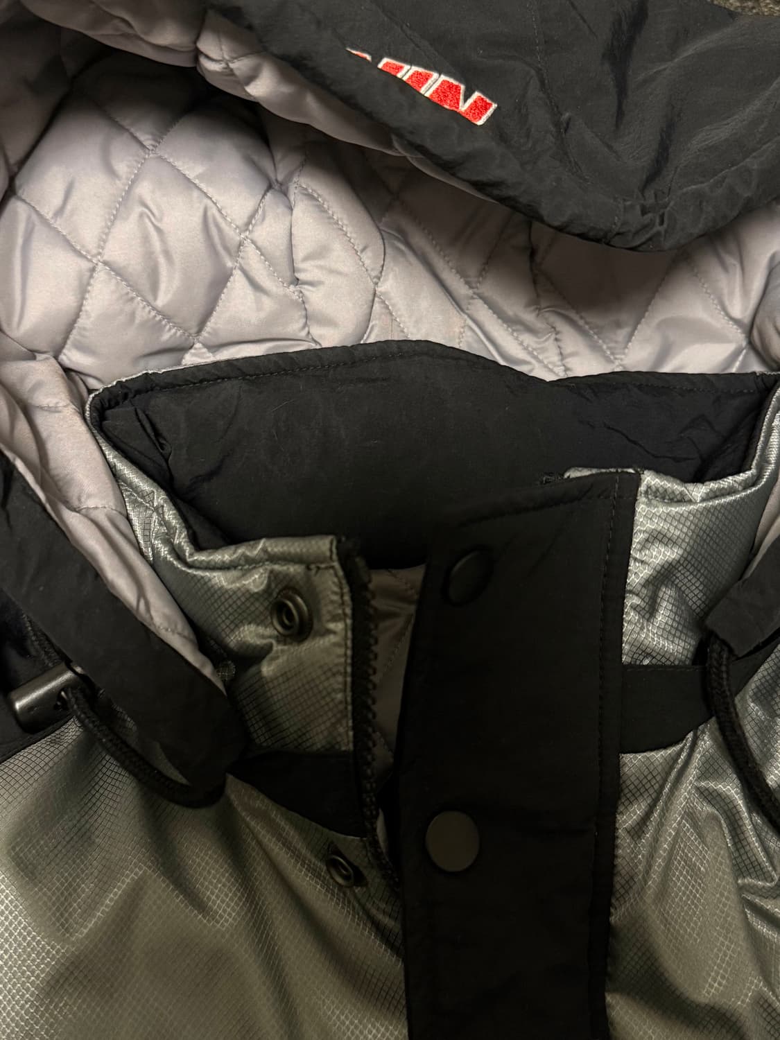 [L] 슈프림 x 나이키 후드 스포츠 자켓 실버 - 19SS 상품이미지3