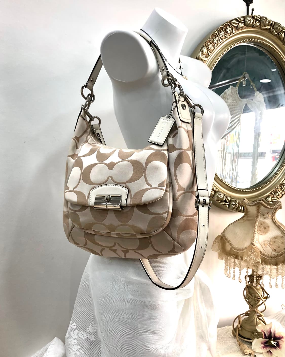 COACH white beige signature hobo bag 상품이미지3