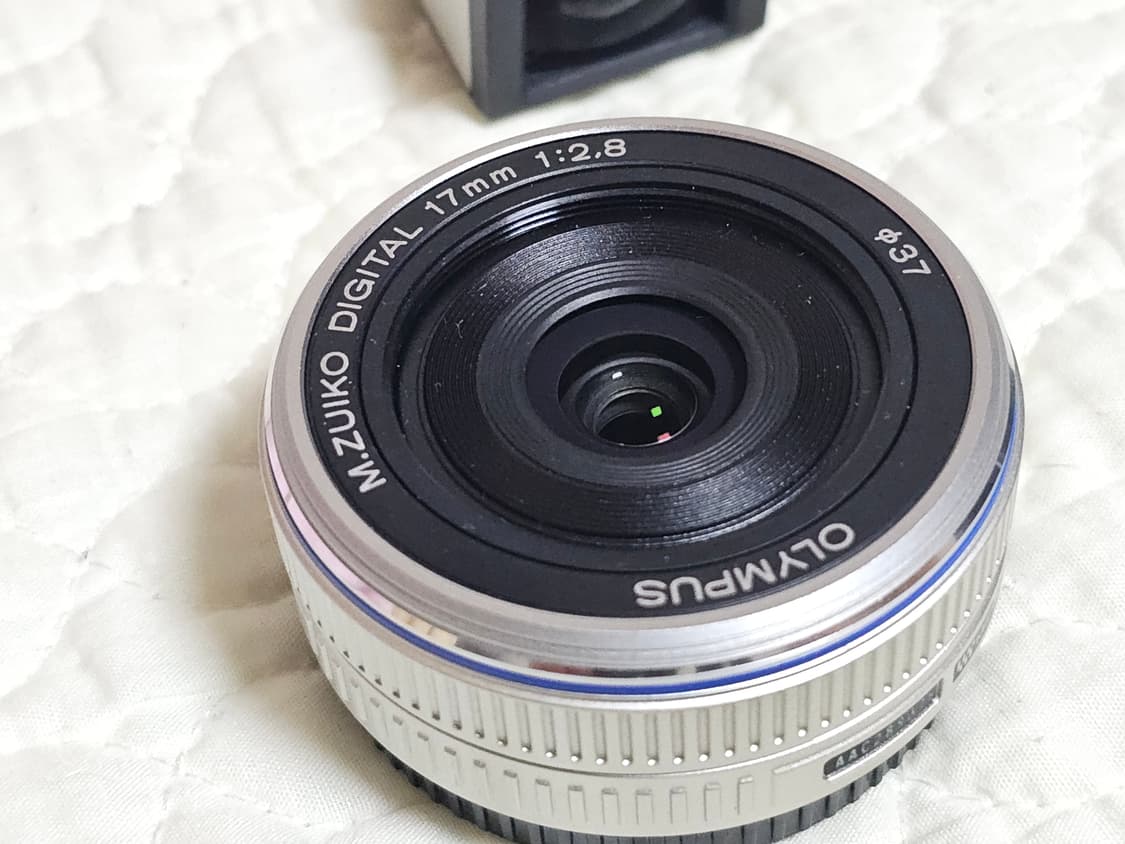 올림푸스 M.ZUIKO DIGITAL 17mm F2.8 렌즈와 VF-1 상품이미지4