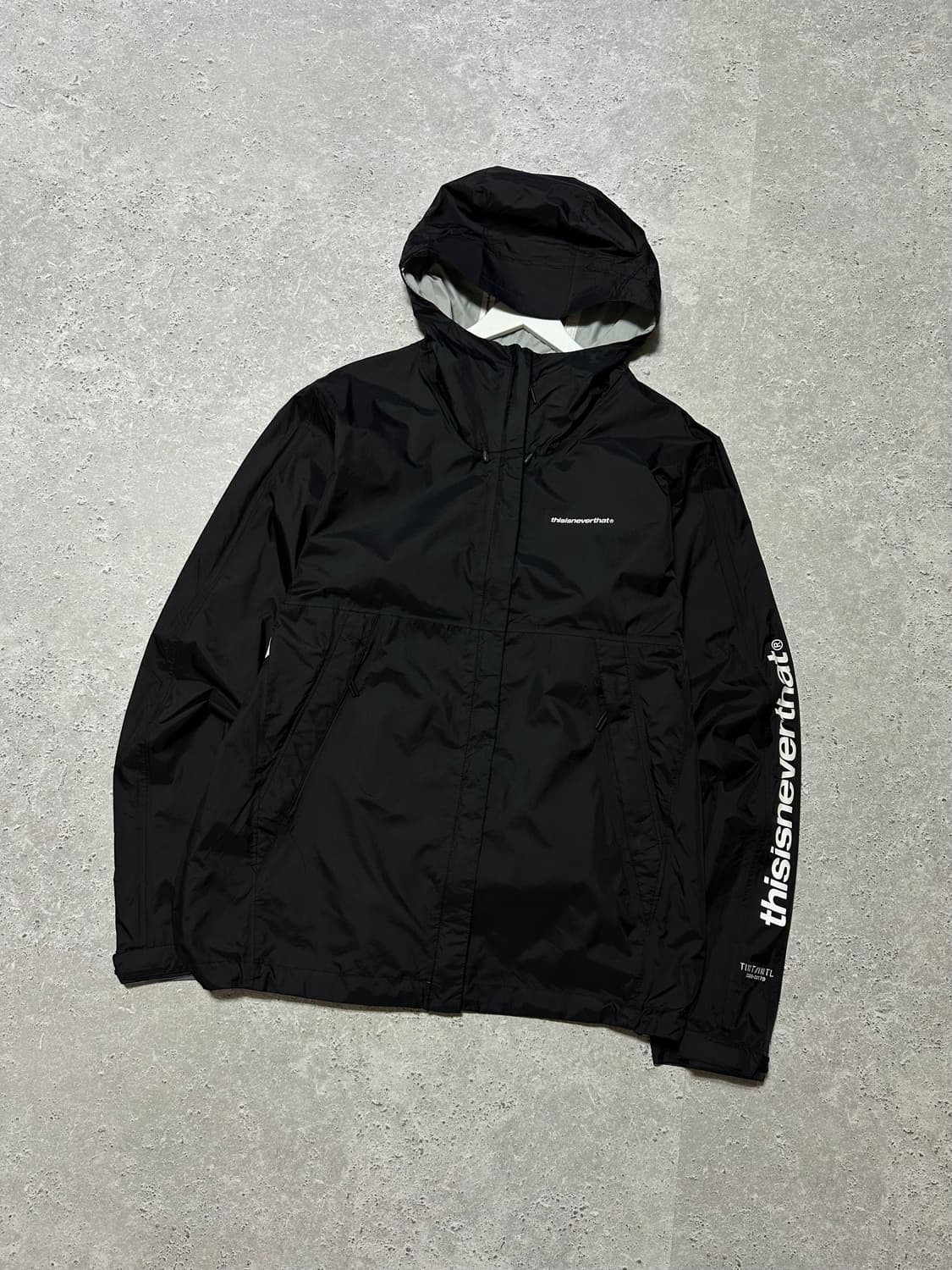 디스이즈네버댓 사이드로고 블랙 바람막이 상품이미지1