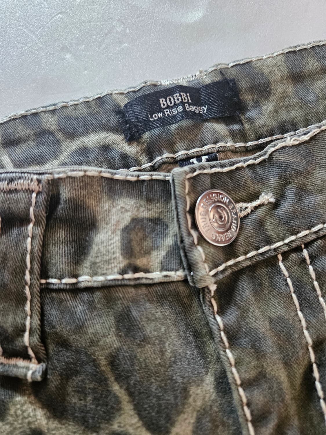 [새제품] 트루 릴리젼 로우라이즈 빅티 데님 팬츠 상품이미지4