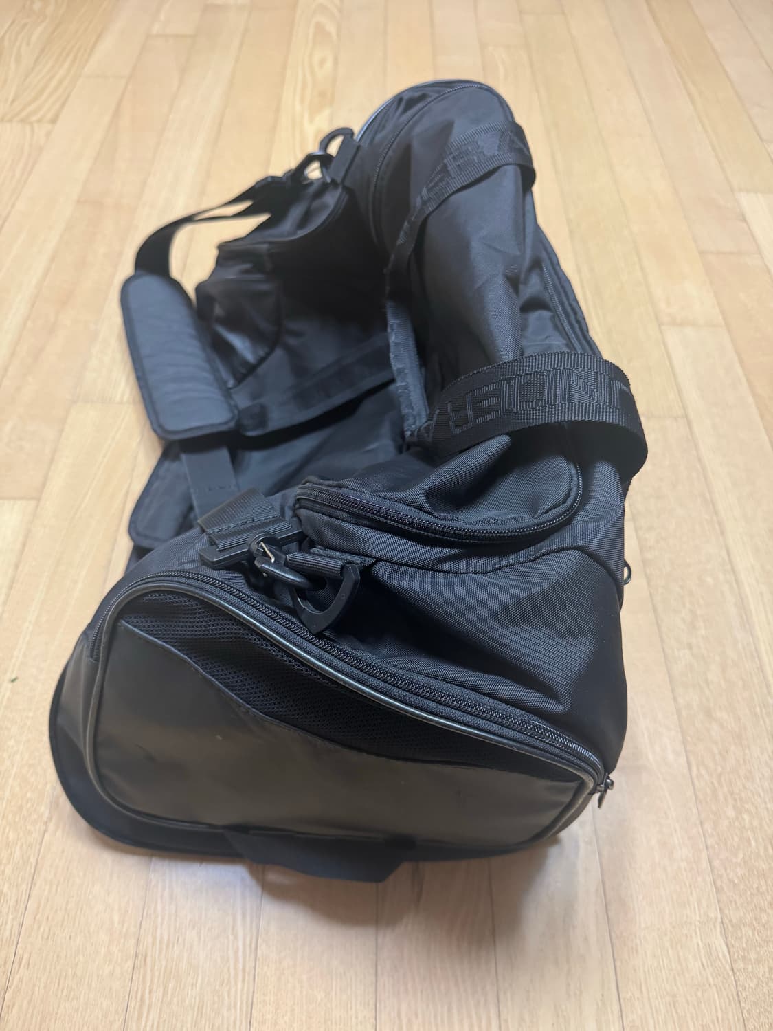 언더아머 언디나이어블 3.0 MD 더플백 1300213-001 상품이미지3