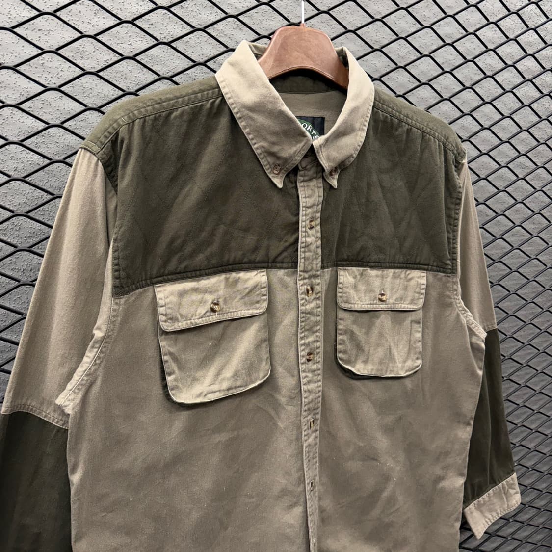 USA VINTAGE 러기드 헌팅셔츠 퀼팅패드 익스팬션 포켓 디테일 카키 상품이미지4