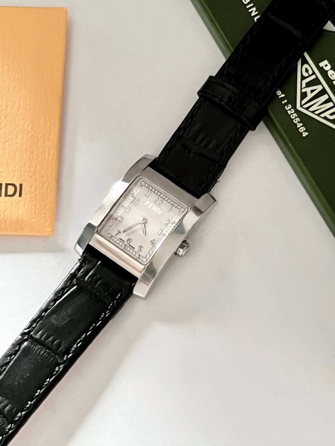 FENDI  스퀘어 화이트 다이얼 펜디 여성 시계 상품이미지2