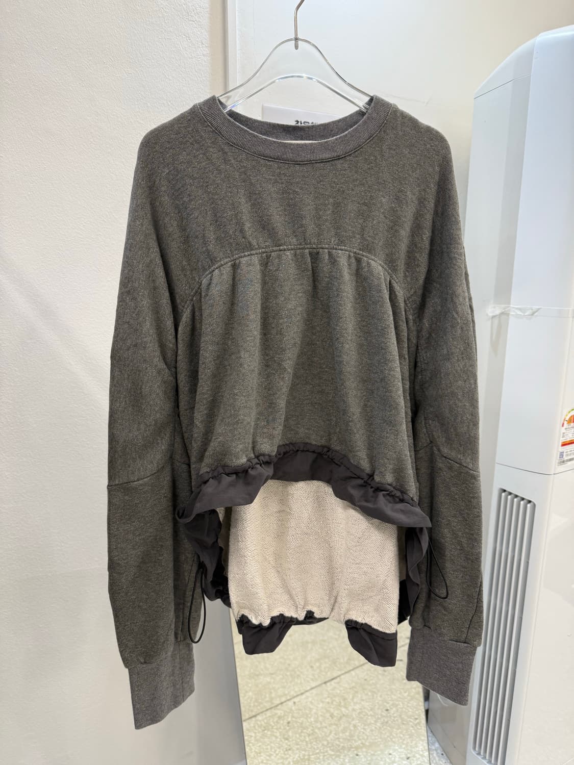 Machatt shirring-detail gray sweatshirt  상품이미지1