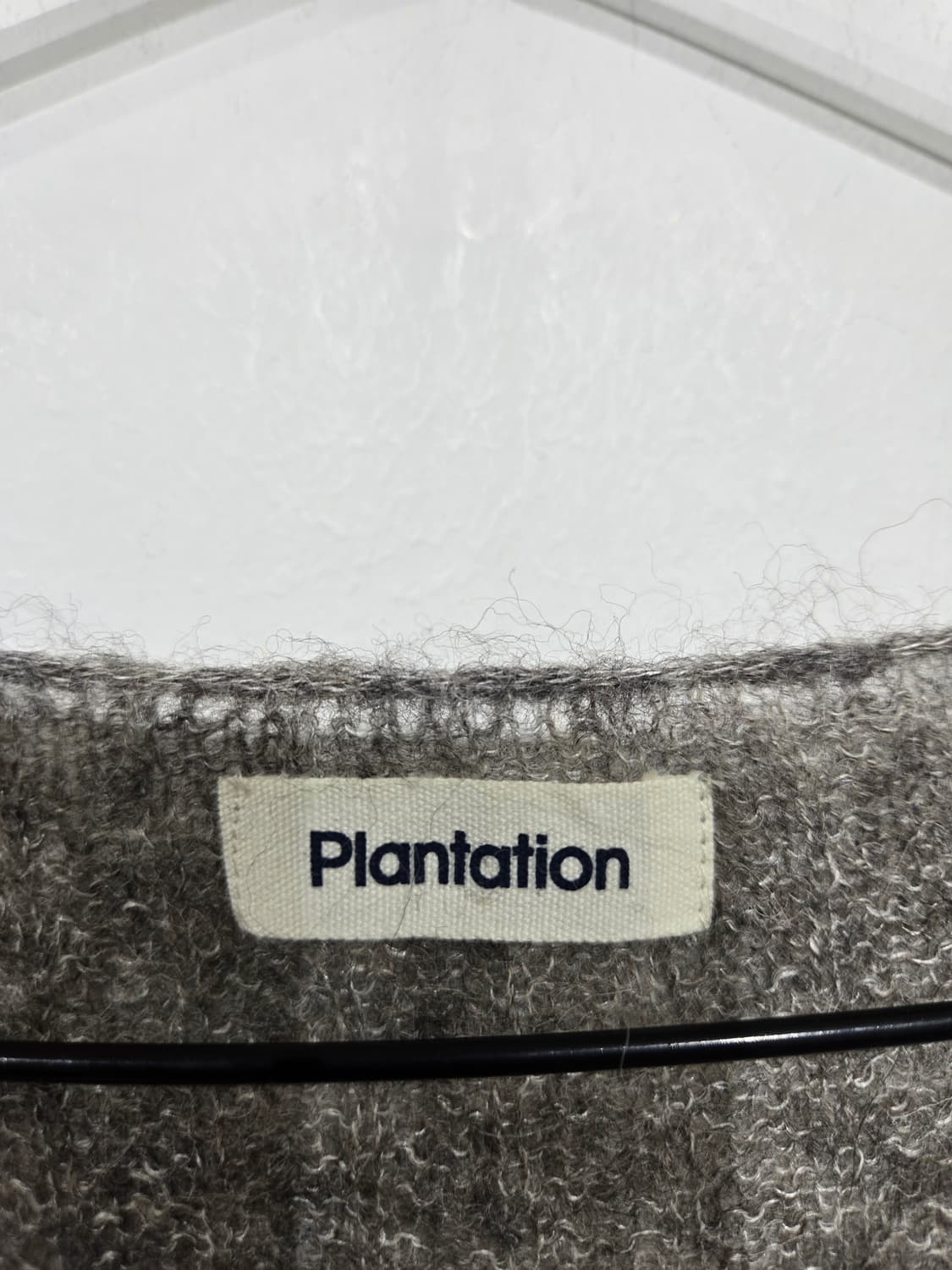 플랜테이션 배색 브이넥 니트 스웨터 이세이미야케 상품이미지4