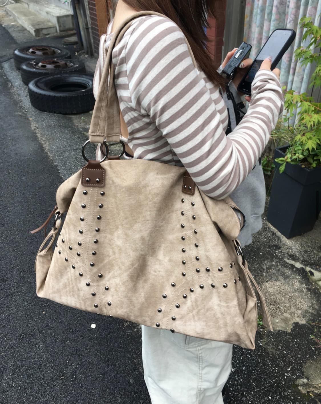 아워캐비넷 beige big stud bag 상품이미지2