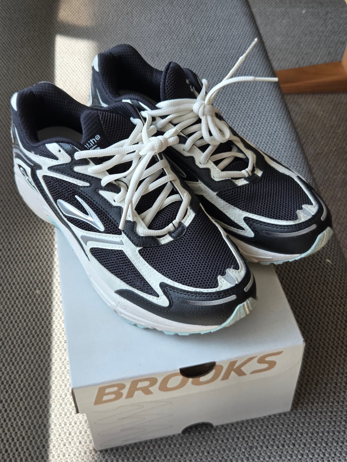 브룩스 러닝 아드레날린 GTS 4 운동화 상품이미지7