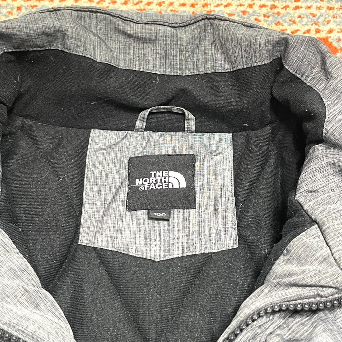 노스페이스 그레이 사선포켓 폴리 패딩점퍼 남성100 상품이미지4