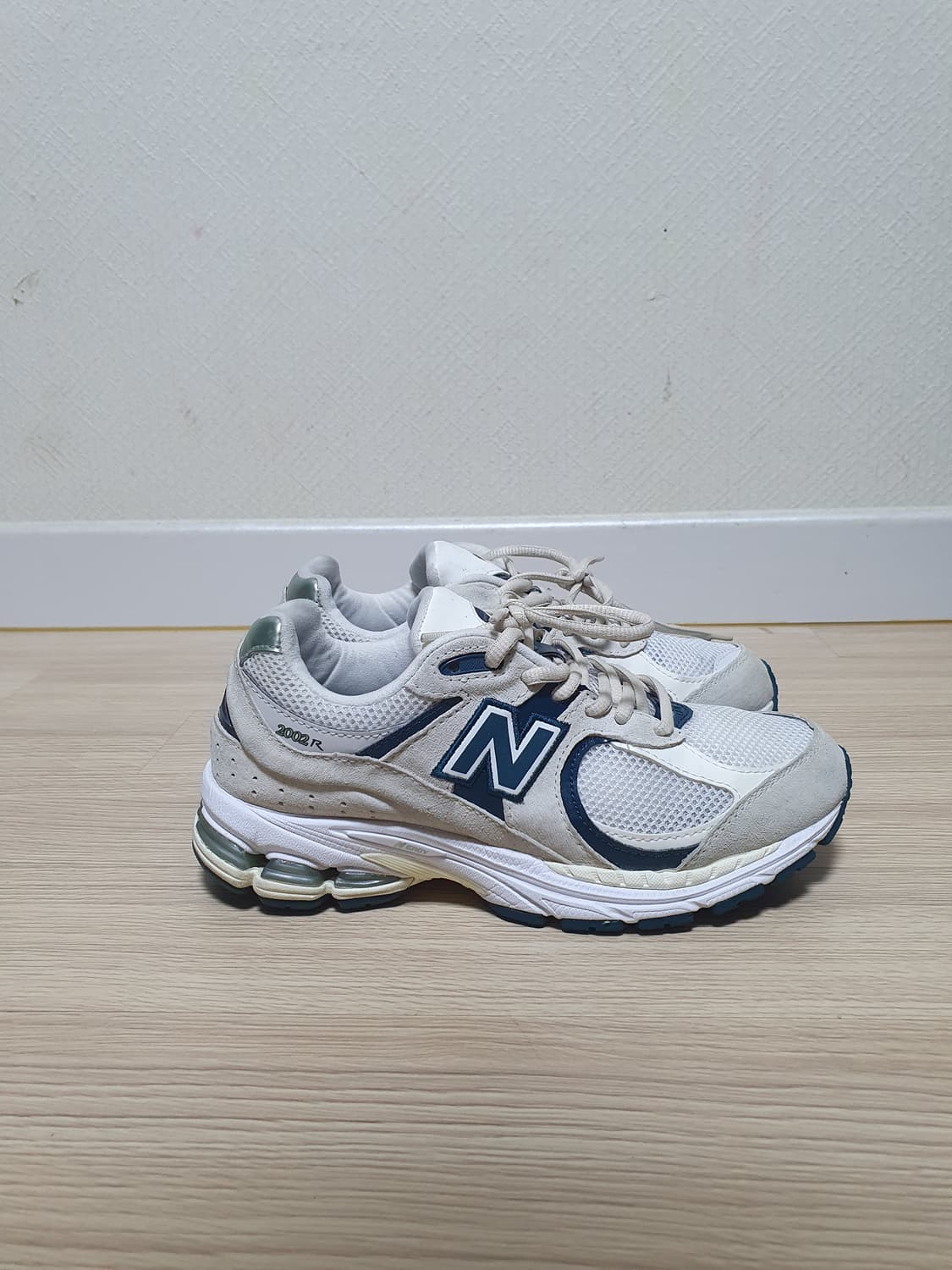 뉴발란스 2002R 운동화 230 상품이미지1