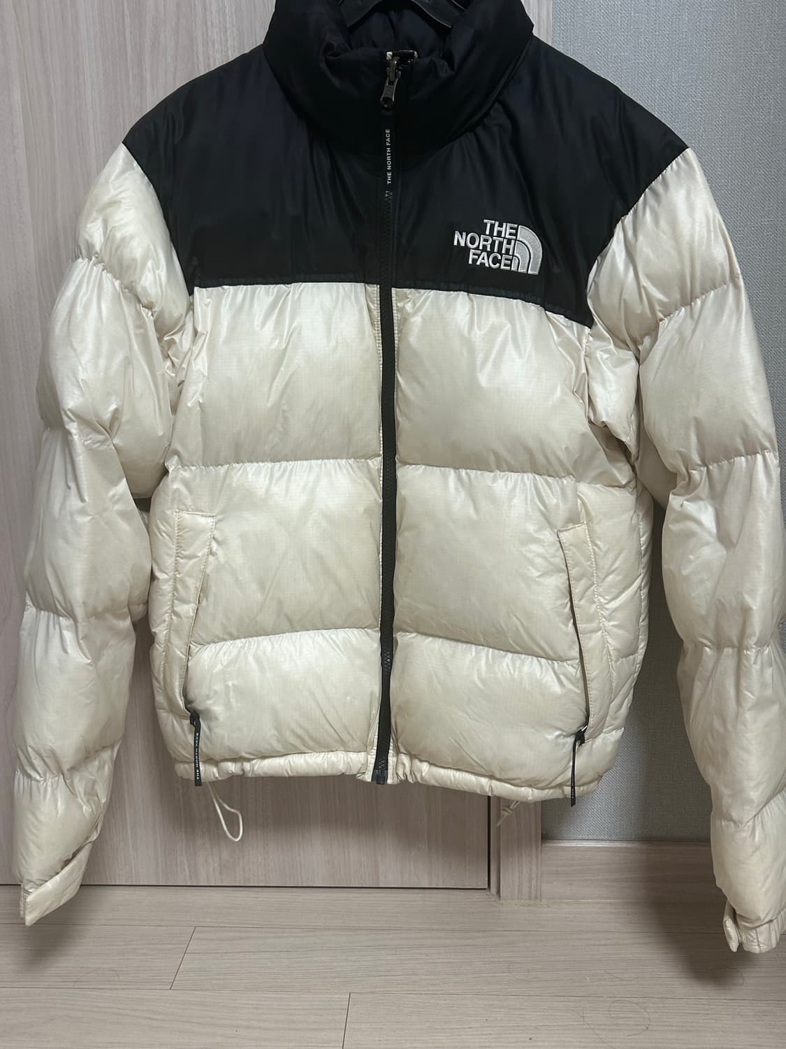 노스페이스 눕시 패딩 크림 상품이미지1