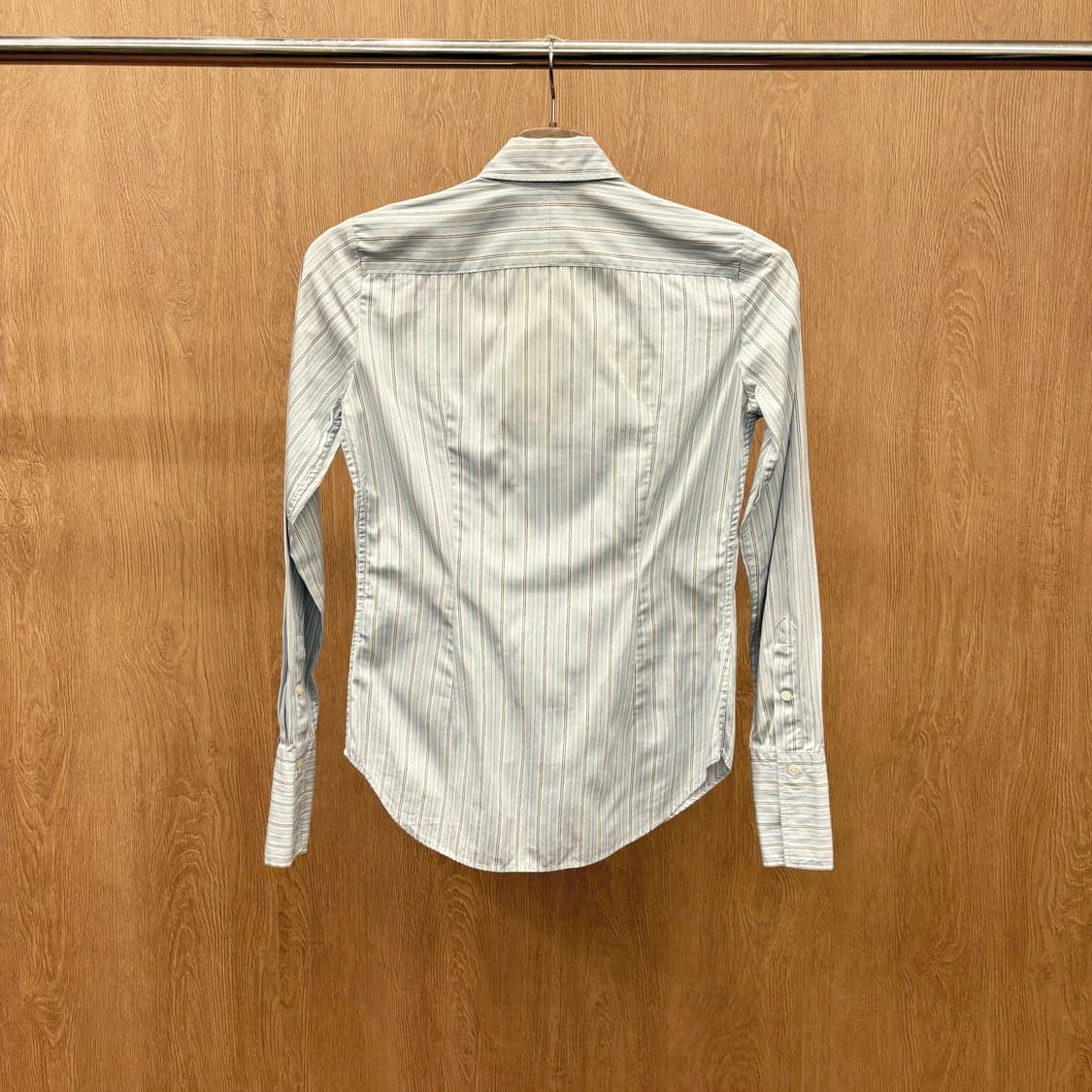 폴로 랄프로렌 칼라넥 긴팔 블라우스 핀 스트라이프 디테일 하늘색 상품이미지3