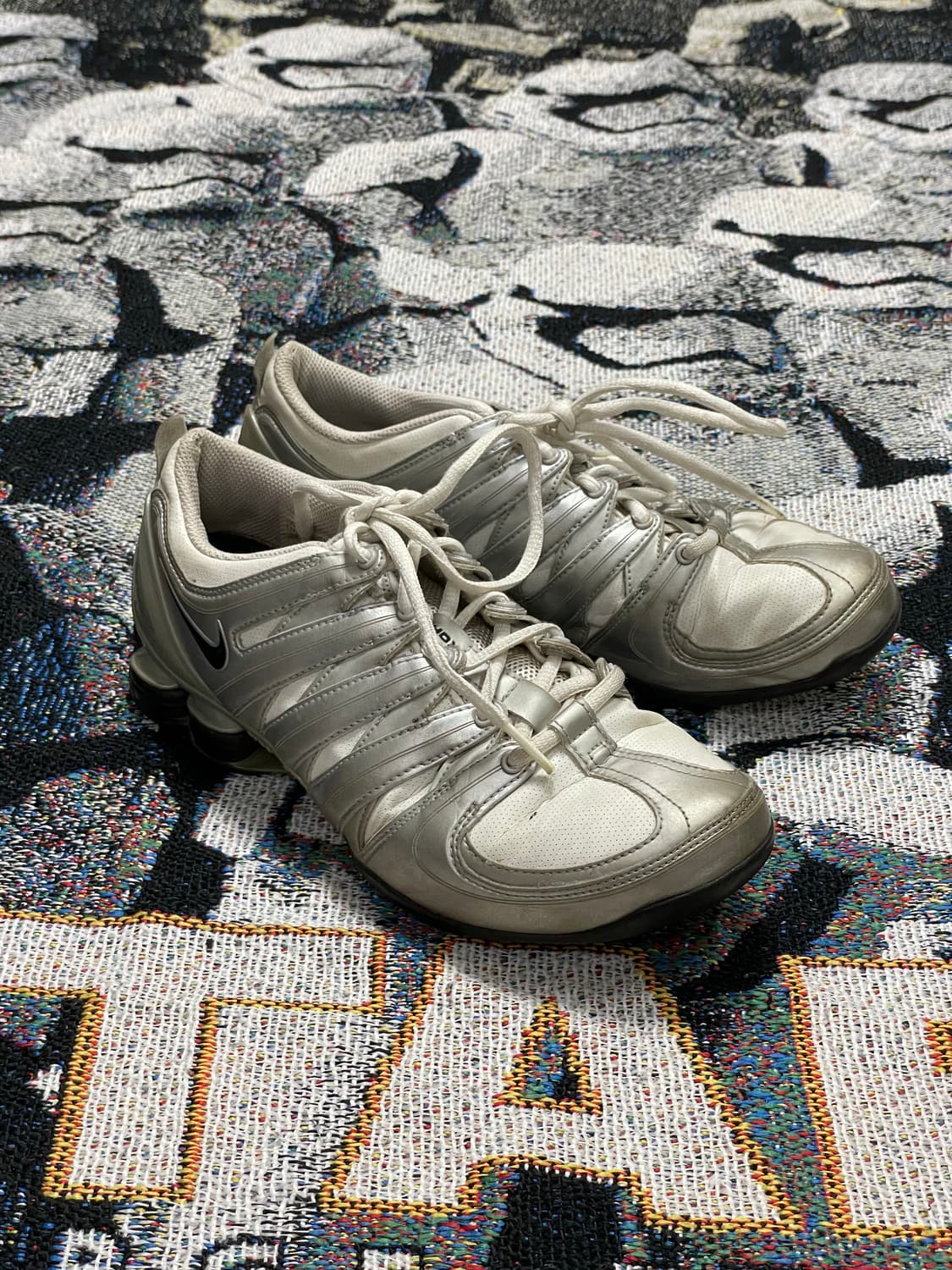 (245) 나이키 샥스 실버 신발 상품이미지1