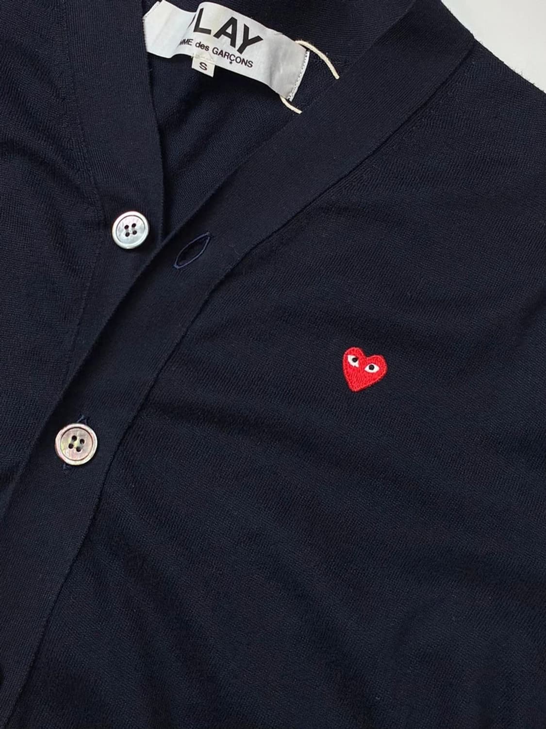 꼼데가르송 미니 로고 와펜 니트코튼 가디건 PN5619 상품이미지4