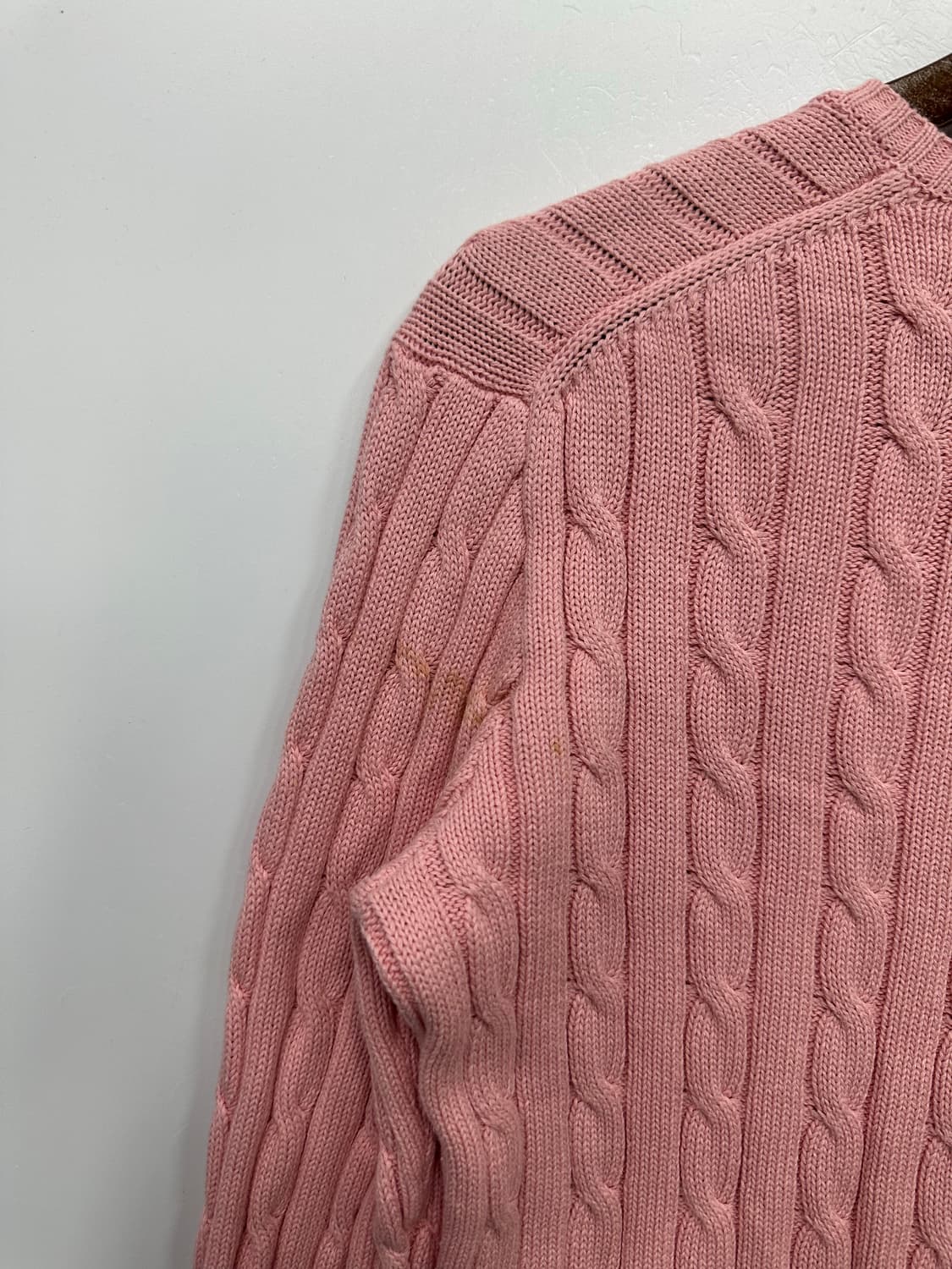 폴로 핑크 브이넥 꽈배기 니트  상품이미지6