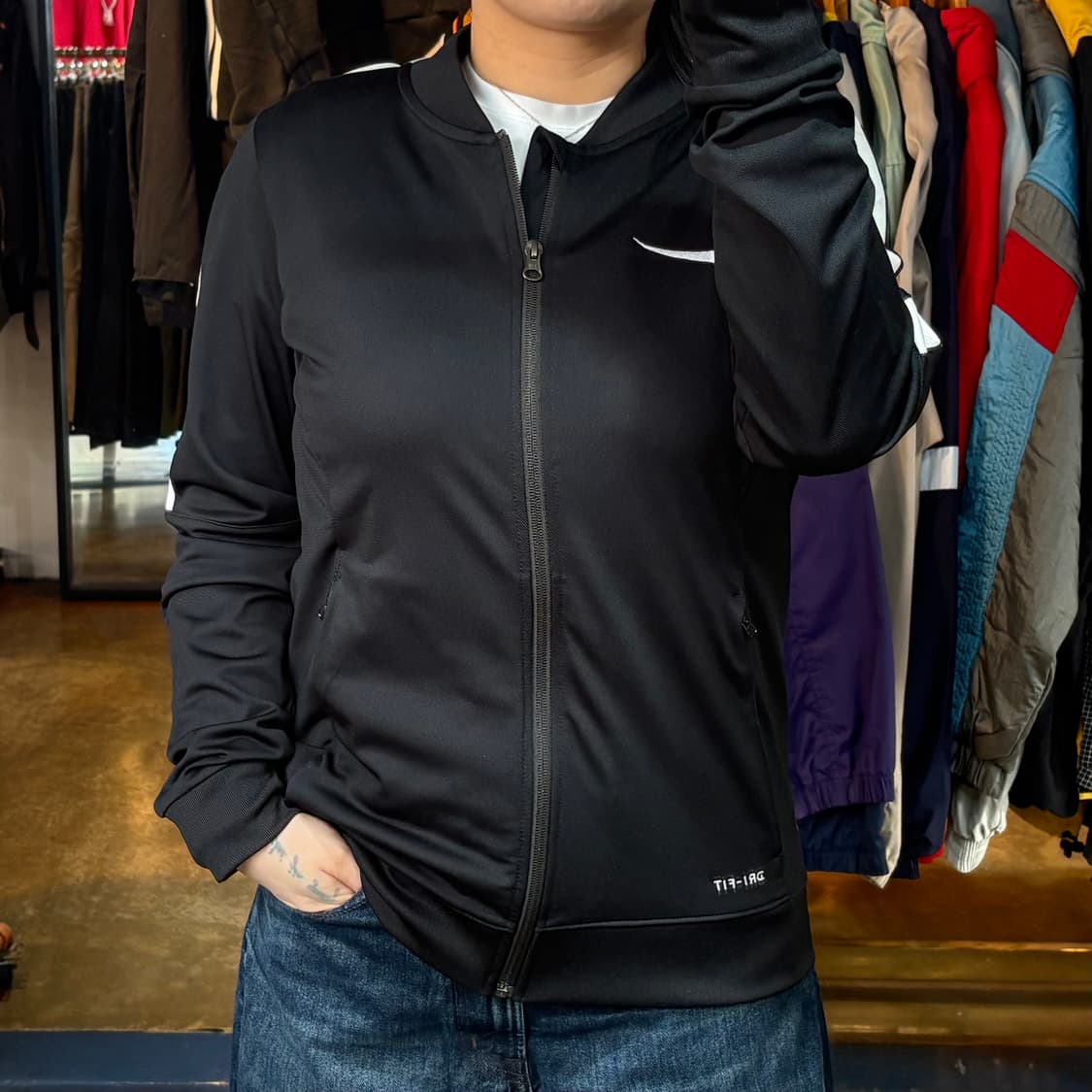 나이키 스우시 블랙 트랙탑 상품이미지1