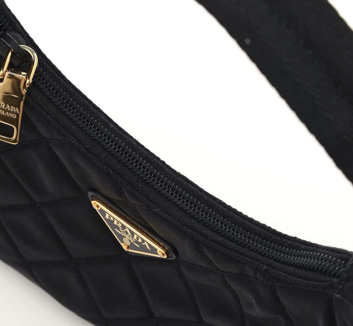 [S급] 프라다 나일론 삼각로고 퀄팅 호보백 블랙 판매합니다!!! 상품이미지5
