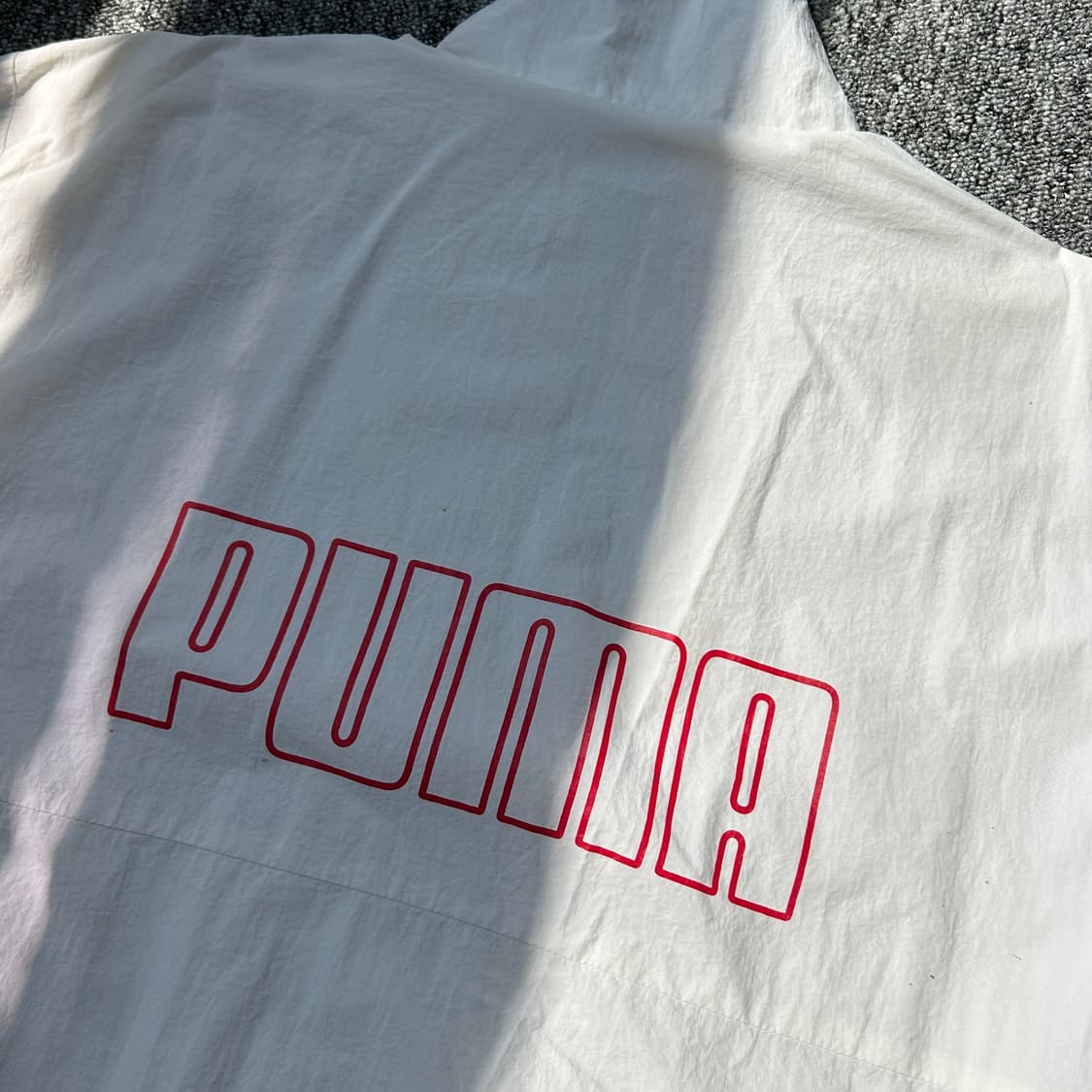 퓨마 빅로고 화이트 바람막이 상품이미지4