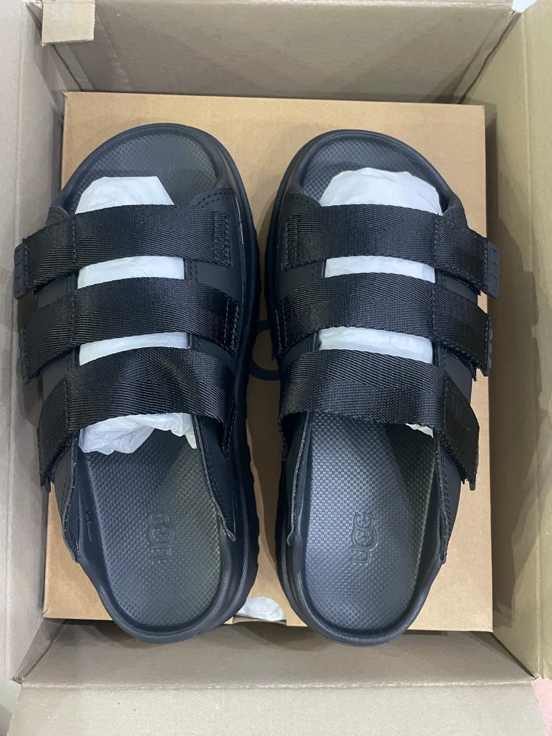 새상품 Ugg 골든글로우 플랫폼 스트랩 슬라이드 블랙  상품이미지2