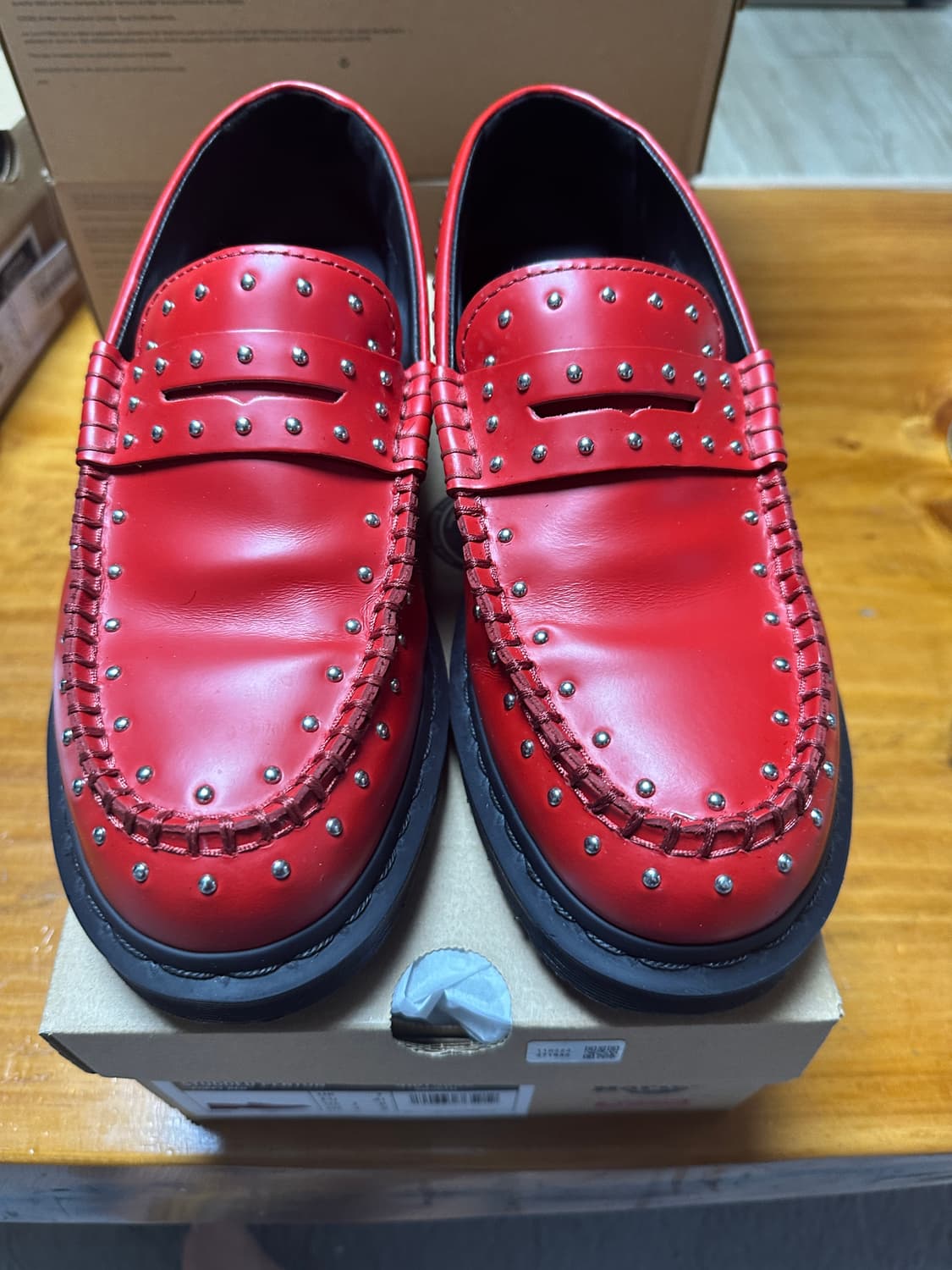 닥터마틴 x 슈프림 스터드 펜톤 로퍼 레드 - 25SS uk7 상품이미지1