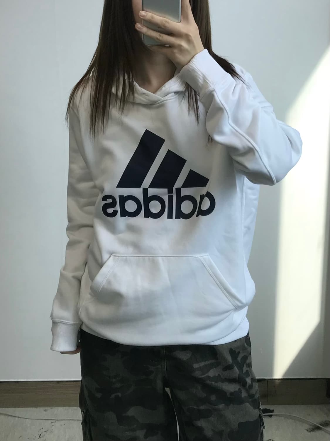아디다스 빅로고 화이트 후드티 상품이미지1