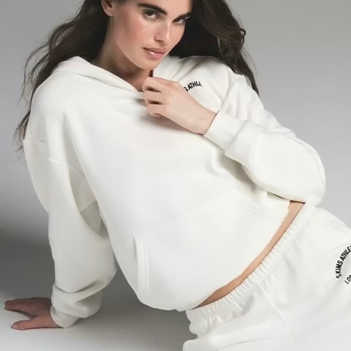 스킴스 로고 오버핏 크롭 후드티 - 화이트  상품이미지2