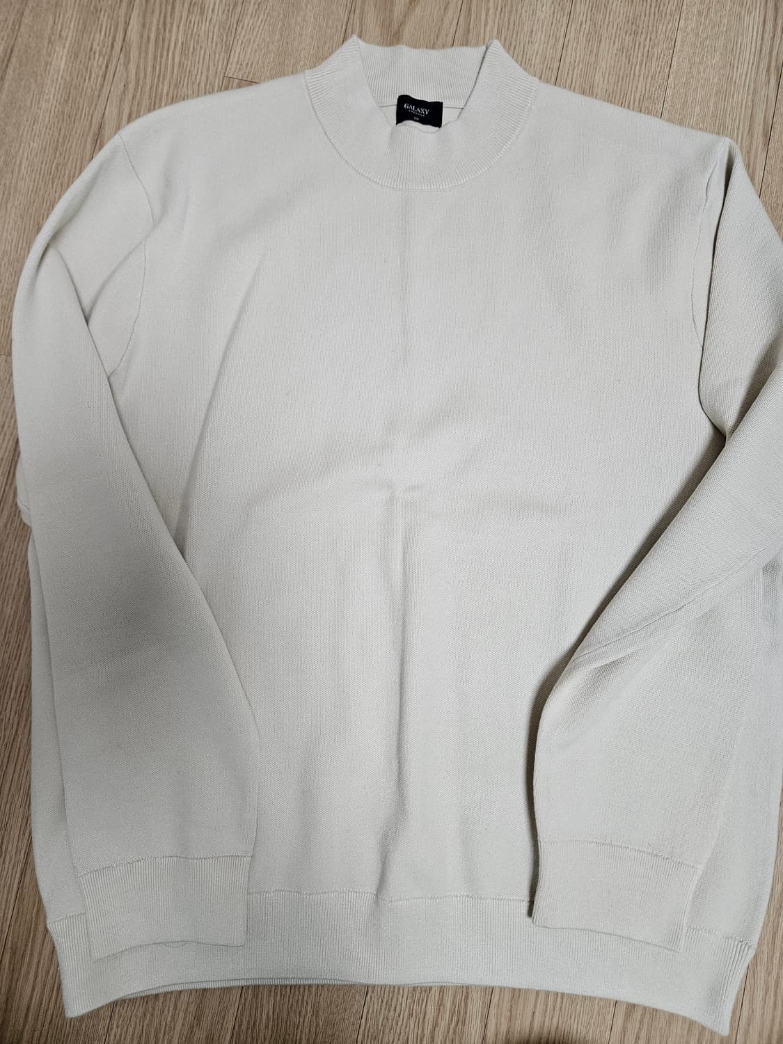 갤럭시 세미오버 하프 터틀넥 니트 상품이미지1