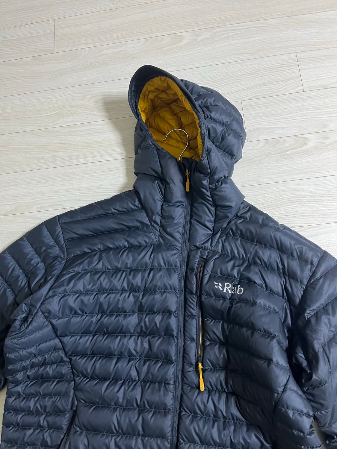 rab 경량패딩 벨루가 xl 상품이미지2