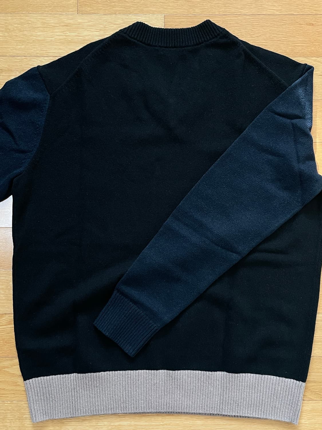 COS 브이넥 니트 s사이즈 상품이미지4