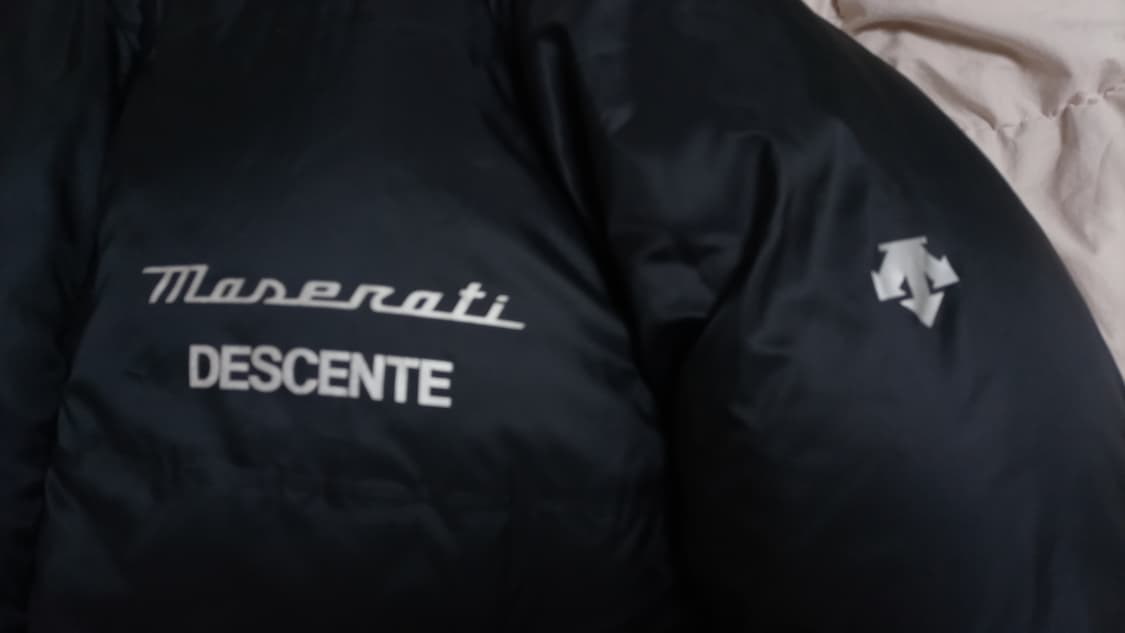 정품 데상트 마세라티 콜라보 구스다운 에어써큘레이션 패딩 110 상품이미지7