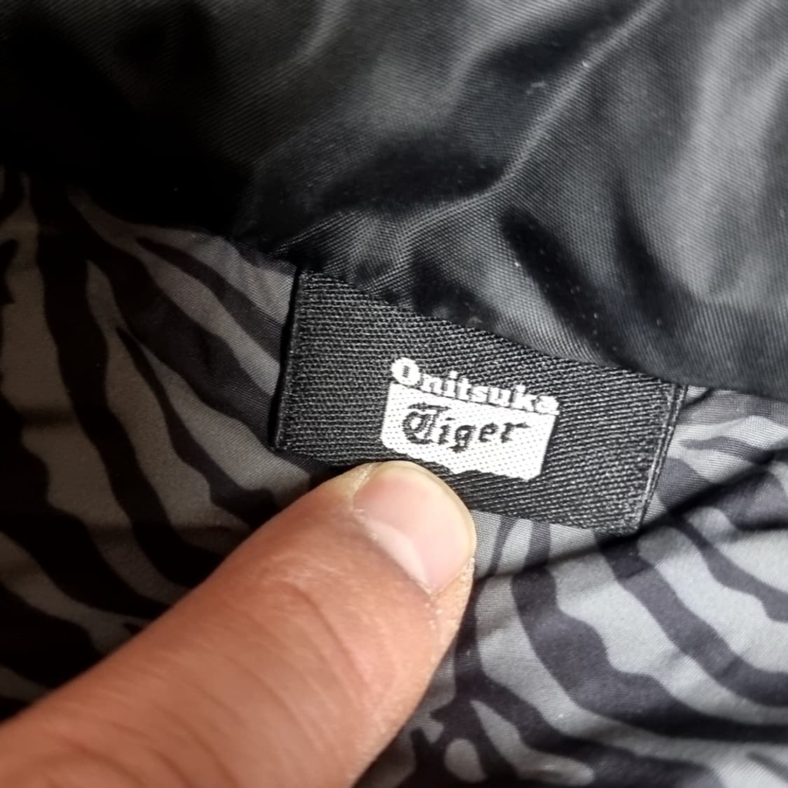 오니츠카타이거 블랙 후드 패딩 점퍼(95-100) 상품이미지4