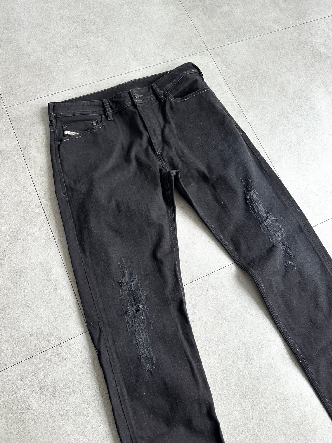 디젤 웨스턴 디스트로이드 블랙진 상품이미지2