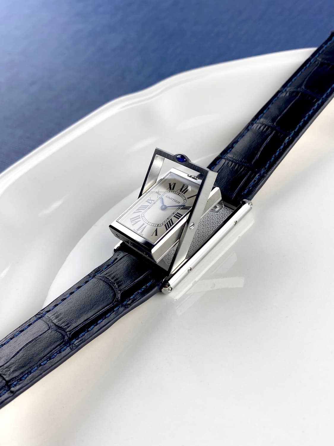 RM님 착용 CARTIER TANK BASCULANTE MÉCANIQUE 상품이미지3