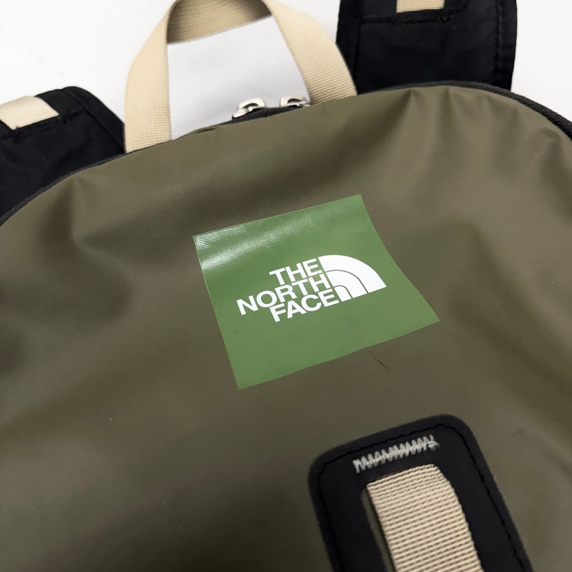 노스페이스 고프코어 카키 백팩 상품이미지4
