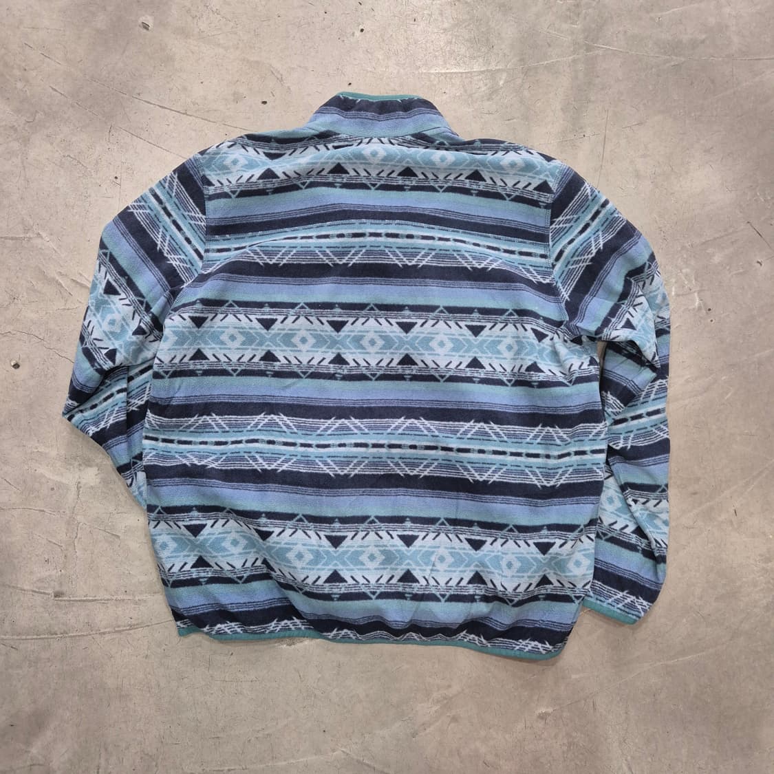 에디바우어 아즈텍 버튼 반집업 신칠라 XL 상품이미지3