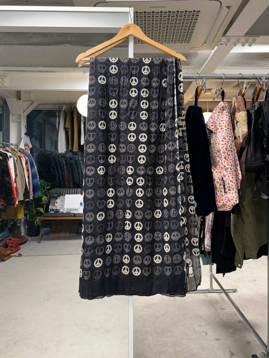 Glen prince 피스 심볼 머플러 상품이미지1