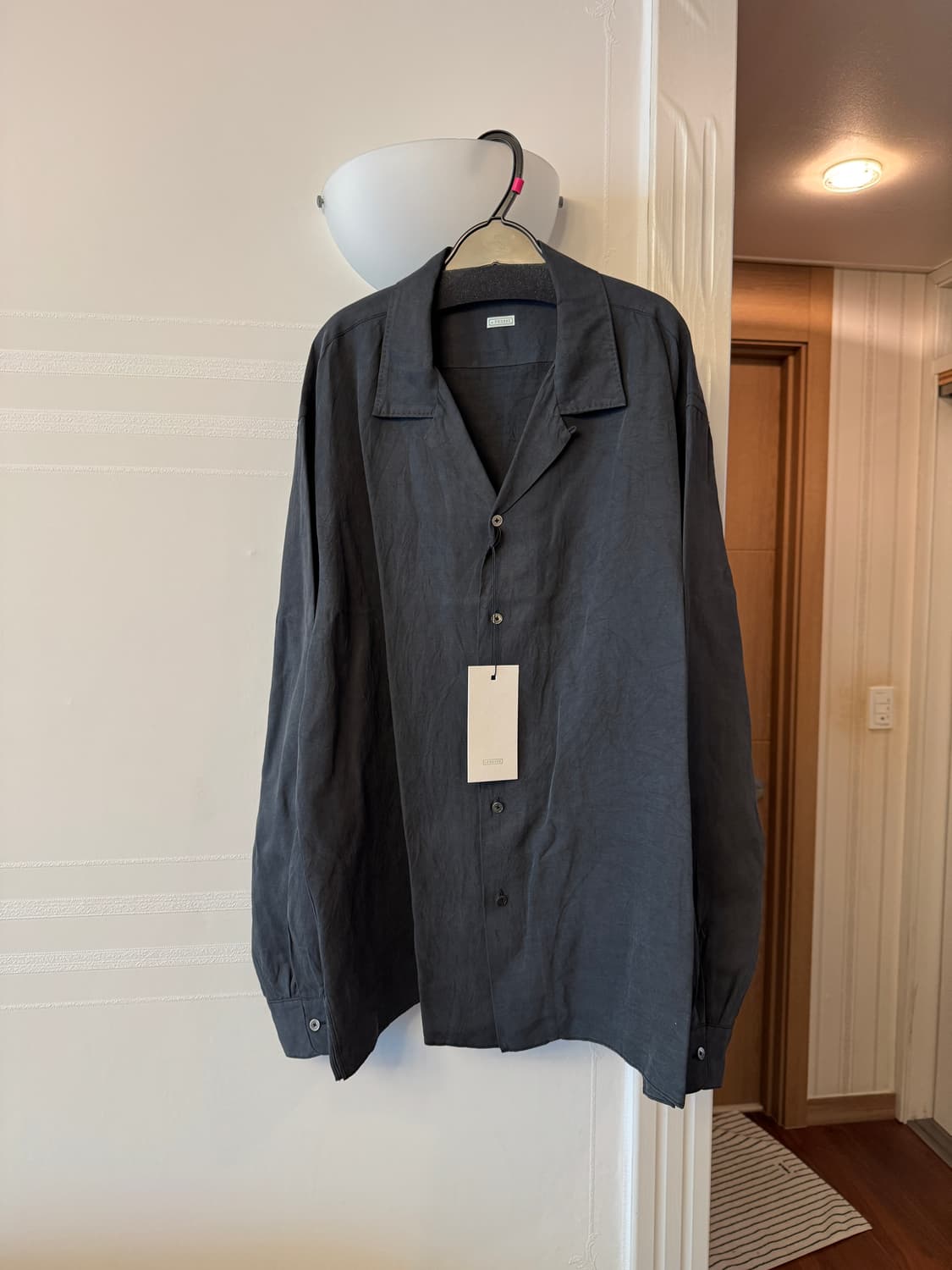 아프레쎄 26SS 실크 린넨 오픈 카라 셔츠 블랙 상품이미지1