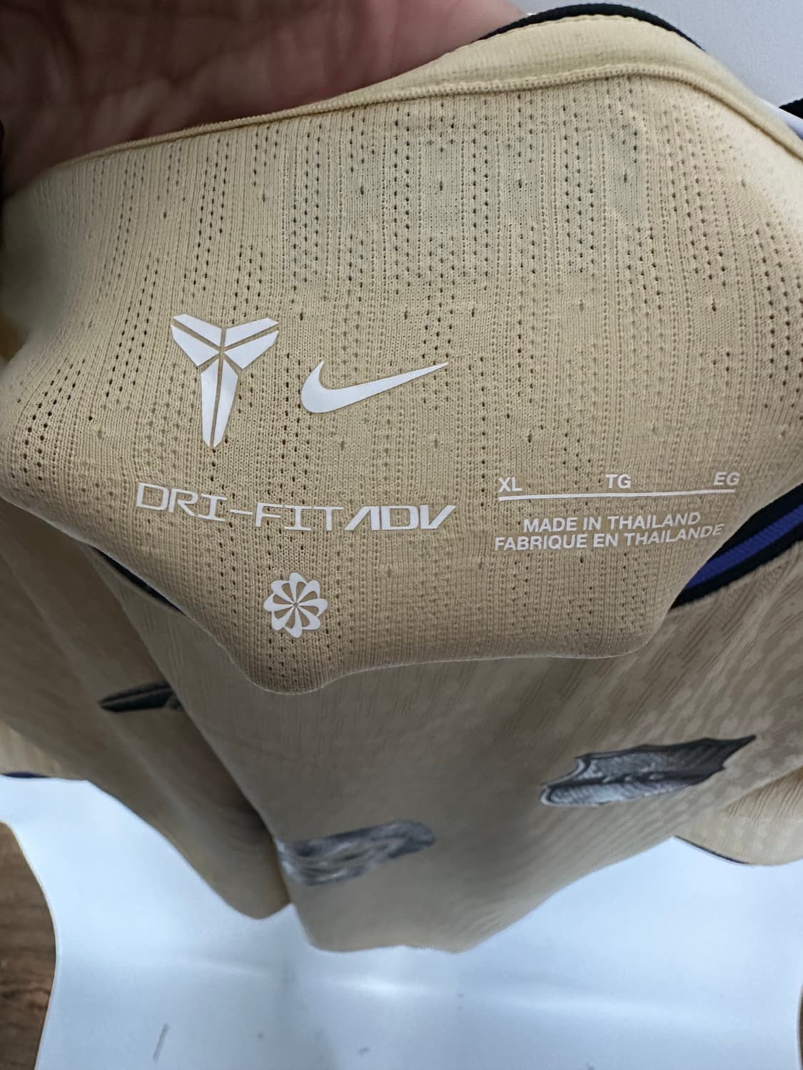 나이키 FC 바르셀로나 25/26 어웨이 ADV어센틱 져지 상품이미지5