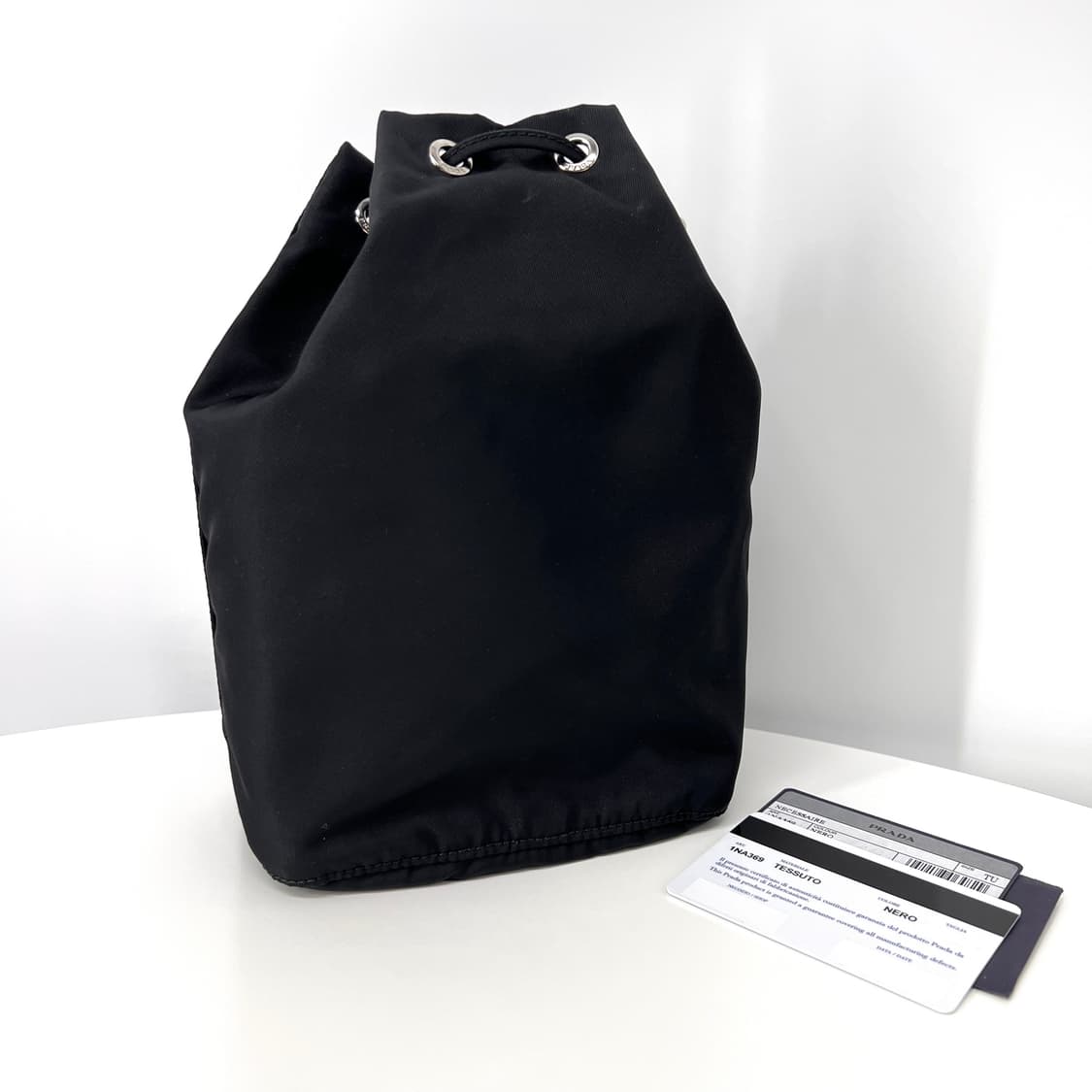 프라다 삼각로고 나일론 버킷 파우치 블랙 (1NA369) 상품이미지6