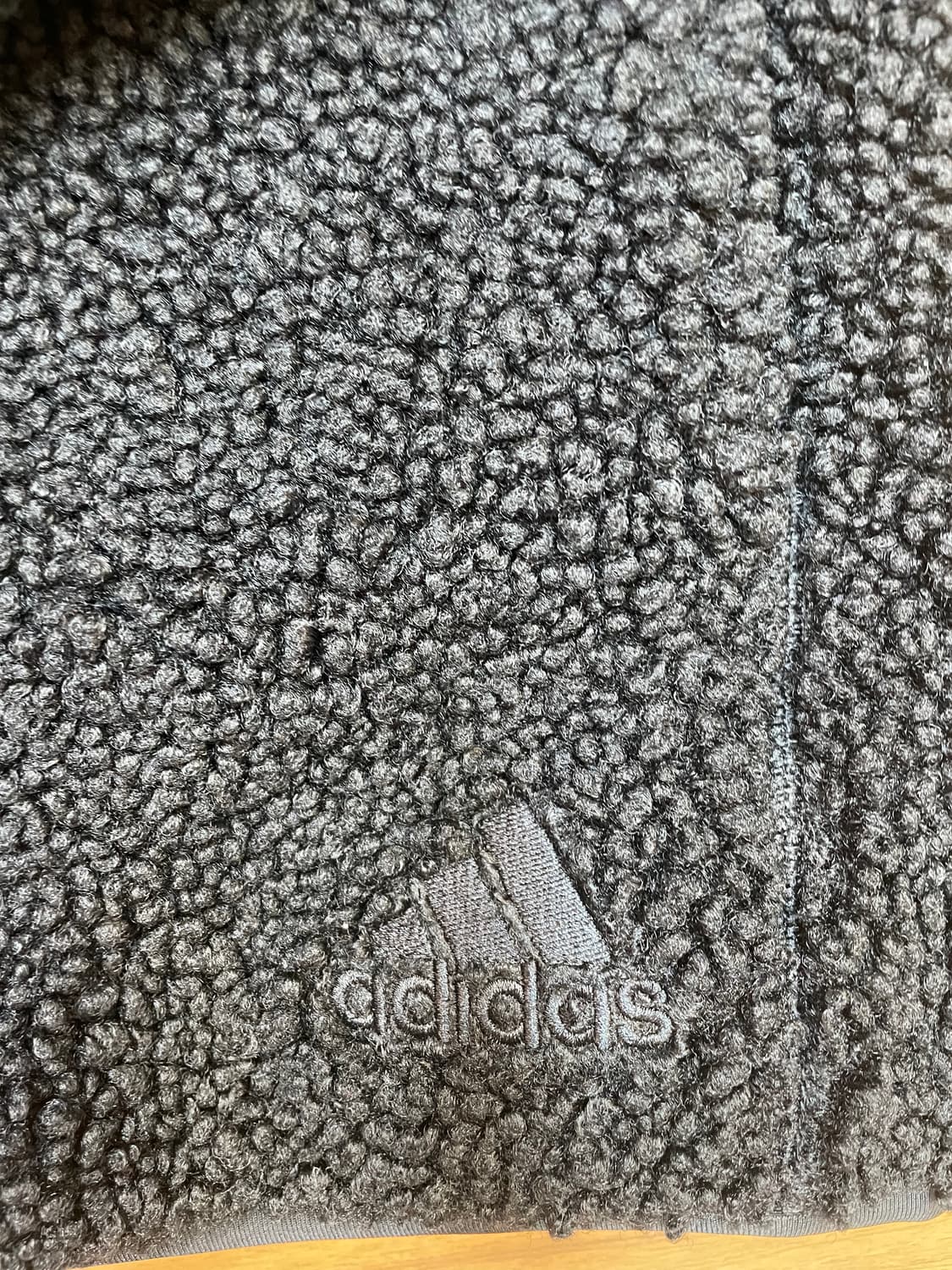 아디다스 뽀글이 플리스 집업 L 사이즈입니다. 색상은 블랙으로 무난하게  상품이미지4