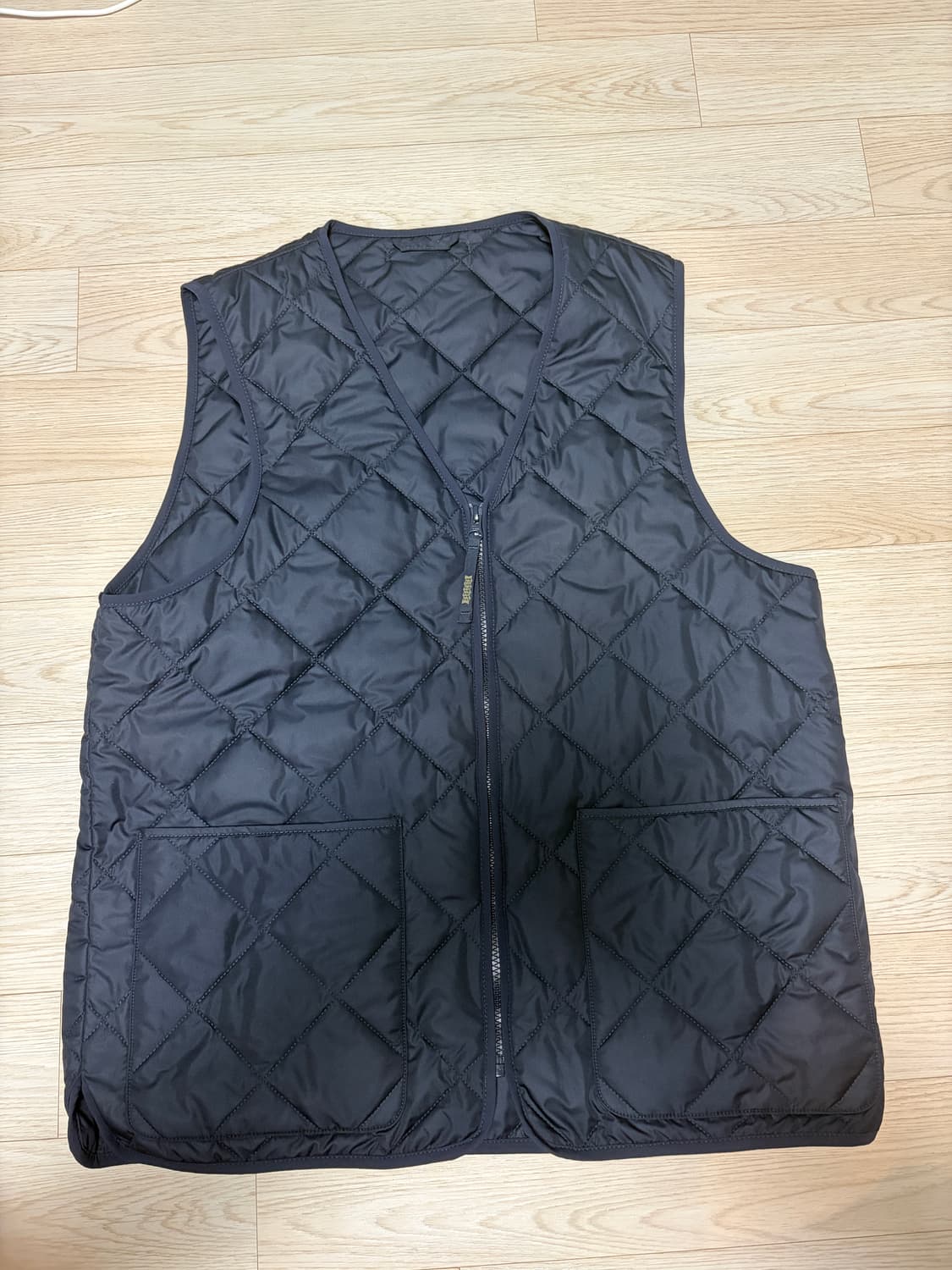 바라쿠타 패딩 베스트(새상품, 42사이즈) 상품이미지1